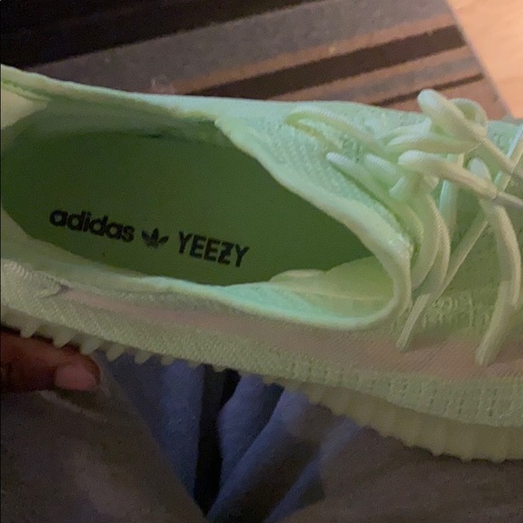 Yeezy 350 v2 gid green glow in the dark - Picture 3 of 4